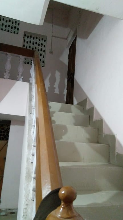 Old House For Sale thumbnail 4