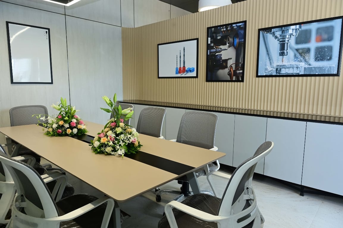 Luxurious office space for long lease thumbnail 9