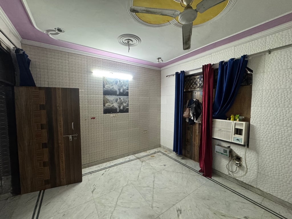 1rk room set in Noida sector 51 thumbnail 2