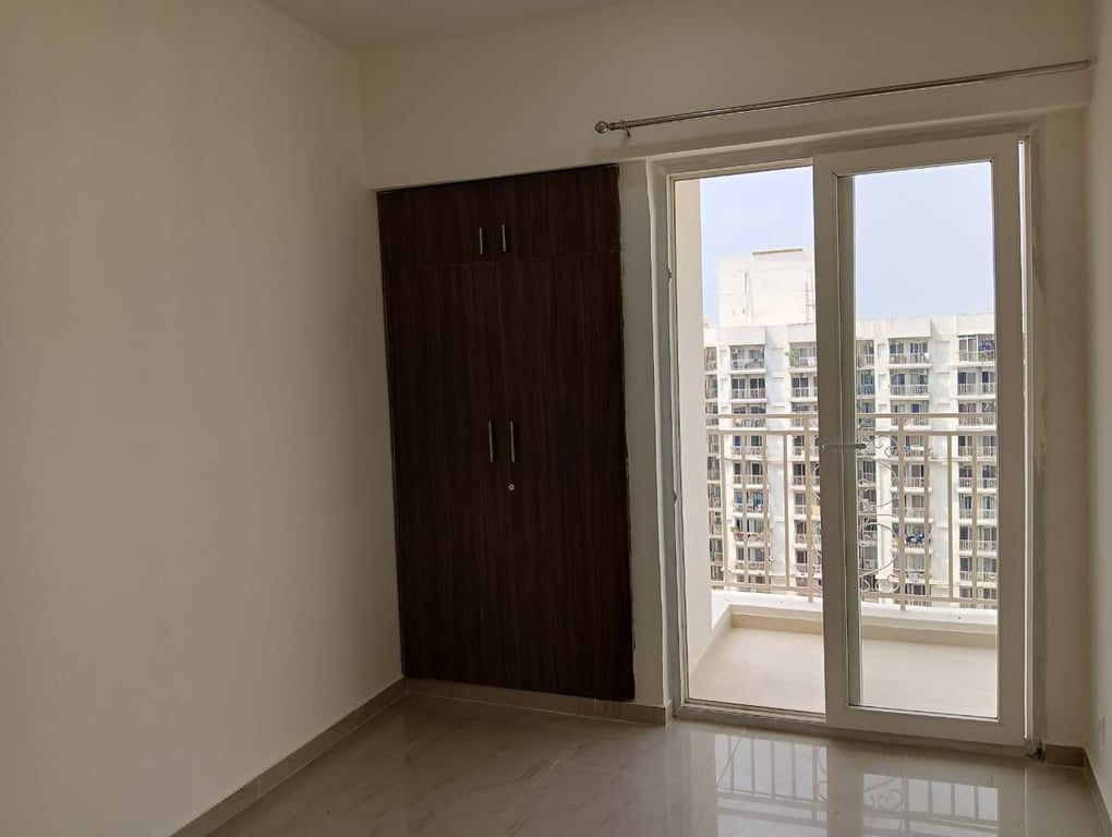 3BHK Flat for Rent in Mahagun Mantra 2, Noida Extension – 1150 SQFT thumbnail 8