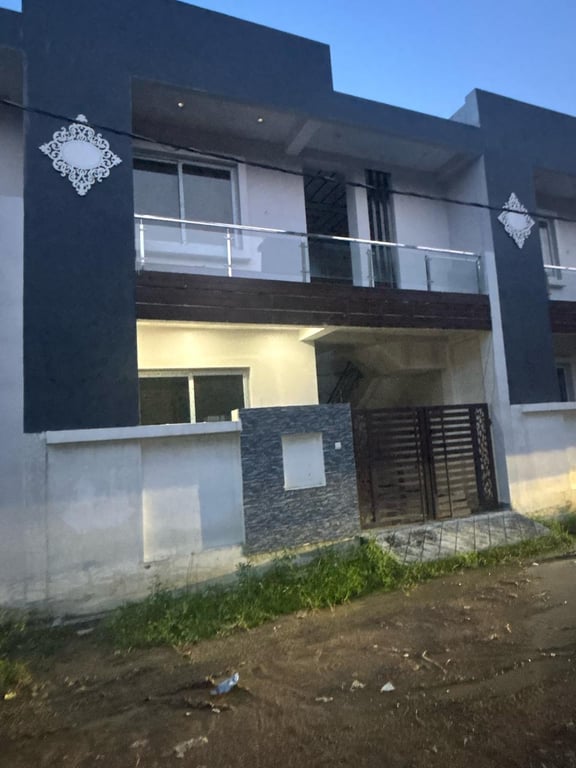 Villa near lulu mall ke just opposite friends colony ke pass thumbnail 7