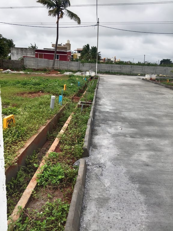 Conversion Site for Sale – Suradhenupura Gate, Near Rajanakunte, Airport Area, Bengaluru North thumbnail 6