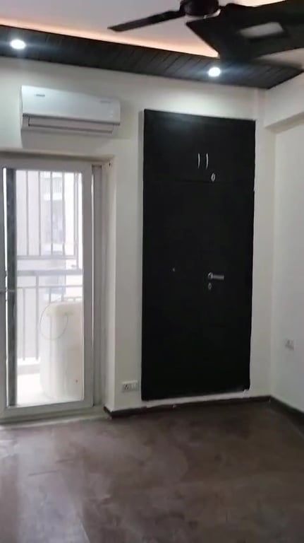 2BHK + Store Flat for Rent in Galaxy North Avenue 2, Noida Extension – 925 SQFT thumbnail 3