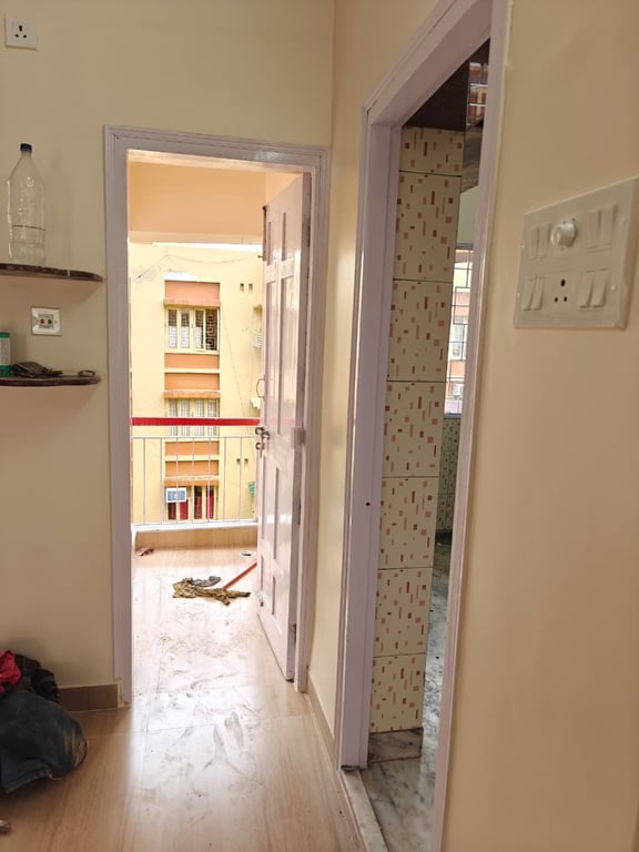 2 Bhk rent in golf green kolkata thumbnail 13