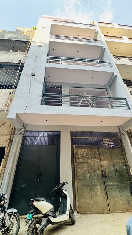 1600 spacious floors in Mayapuri for commercial or godown purpose - 1