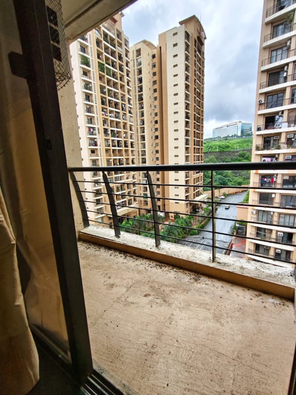 3BHK RENTAL FLAT AT MALAD EAST NEAR DINDOSHI COURT. thumbnail 3