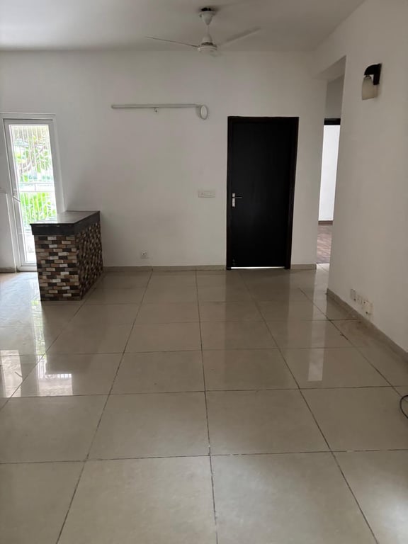 3 +1 BHK flat sec 150 thumbnail 3