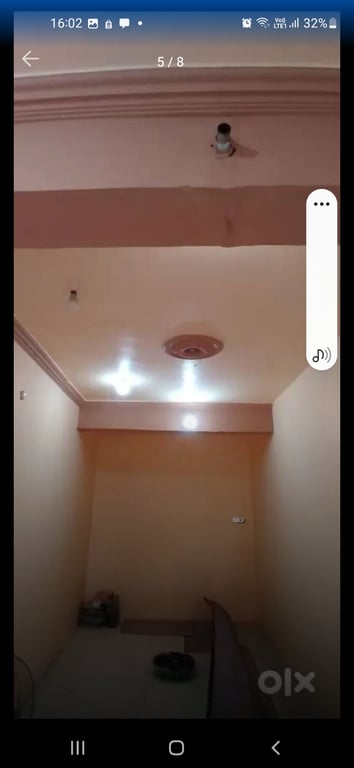 Commercial shop on prime location thumbnail 4