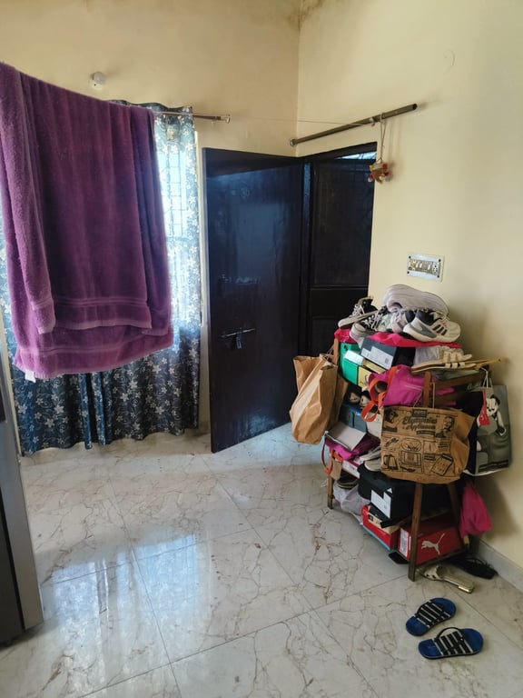 3rd and 4th floor for sale in Shalimar Bagh thumbnail 8