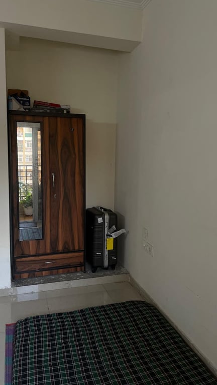 2BHK Flat for Rent in Himalaya Pride, Noida Extension – 948 SQFT thumbnail 6