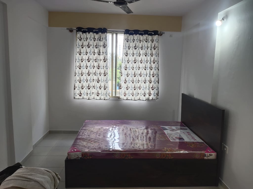 Specious 1 bhk flat at Singasandra, South Banglore thumbnail 3
