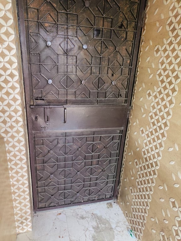 3rd and 4th floor for sale in Shalimar Bagh thumbnail 5