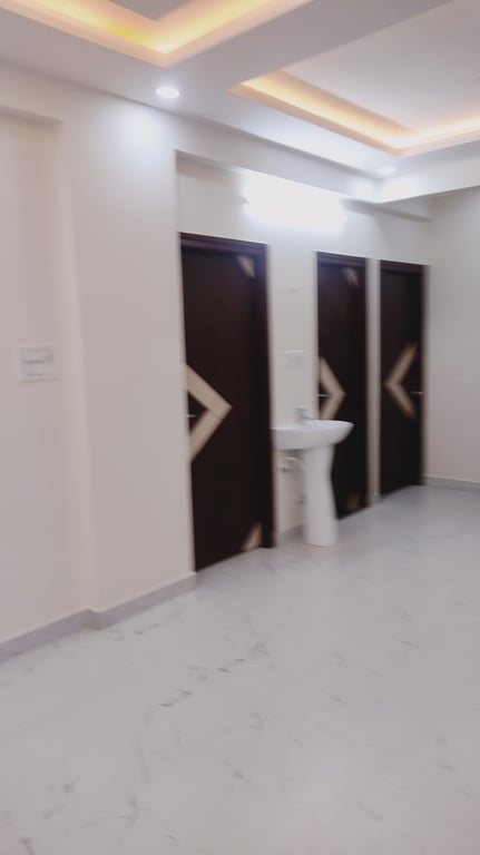 Spacious 3 BHK flat semi furnished near William pu college Bhuvaneshwari Nagar RT Nagar thumbnail 6