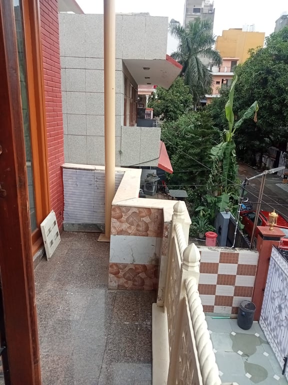 Spacious 1BHK near market thumbnail 11