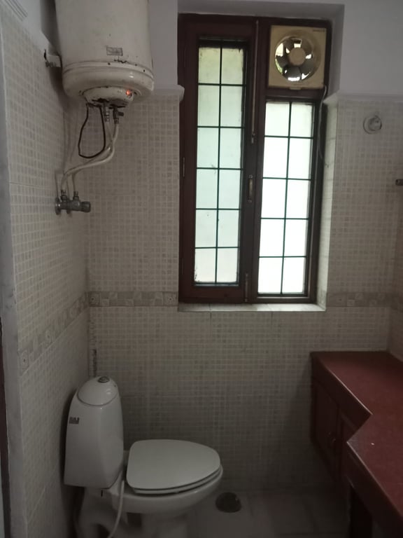 Spacious 1BHK near market thumbnail 9