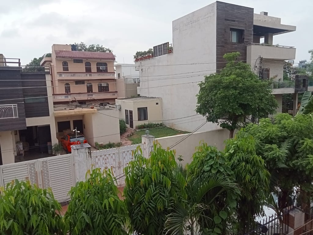 Spacious 1BHK near market thumbnail 5