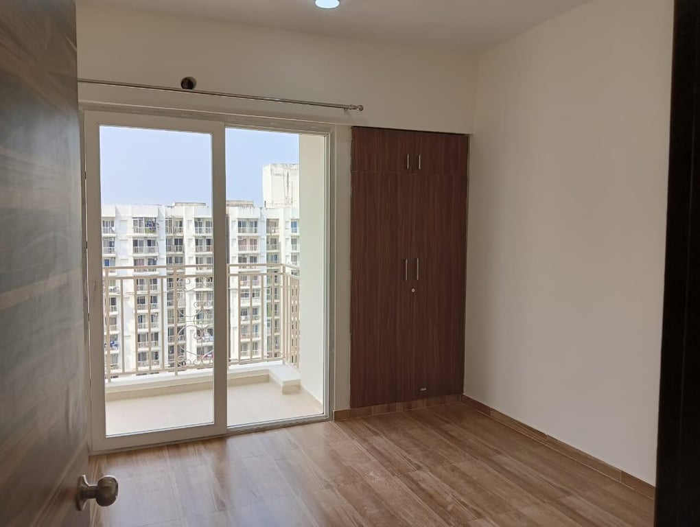 3BHK Flat for Rent in Mahagun Mantra 2, Noida Extension – 1150 SQFT thumbnail 5