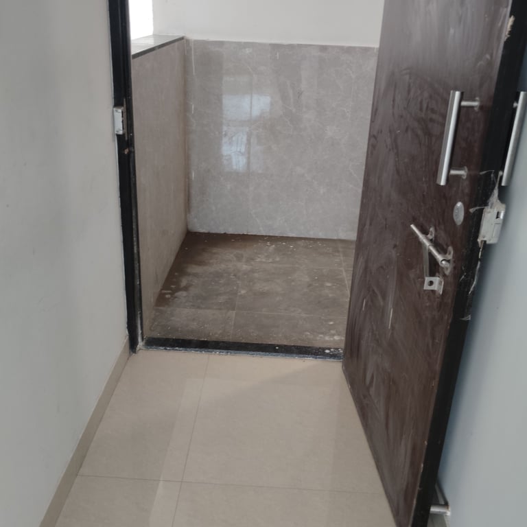 1/2BHK ready to move available in kurla west thumbnail 4