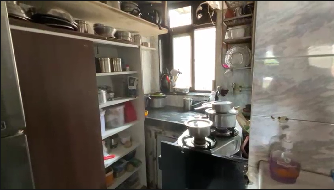 1RK Apartment for Sale – Santacruz West, Mumbai (Redevelopment Potential) thumbnail 3