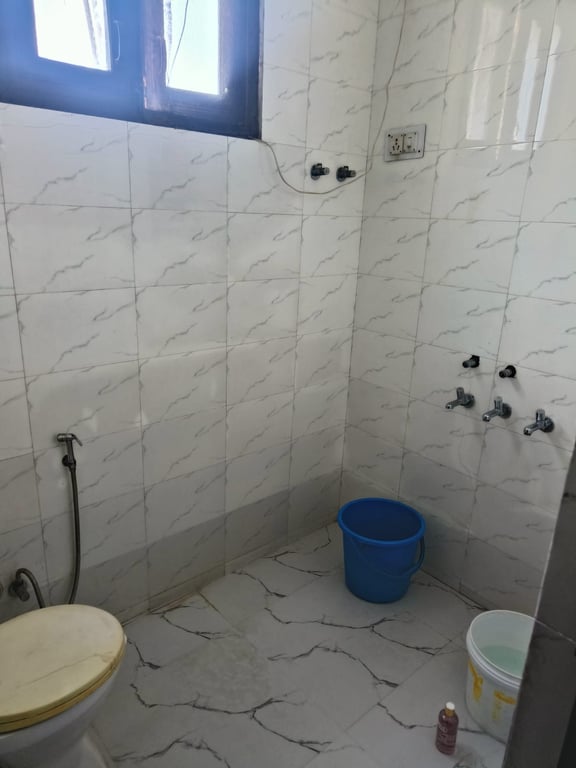 3rd and 4th floor for sale in Shalimar Bagh thumbnail 4