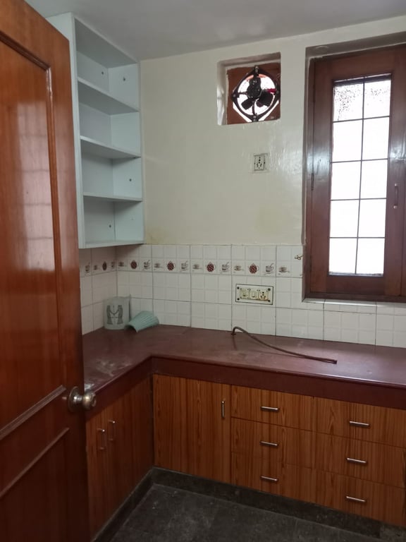 Spacious 1BHK near market thumbnail 10