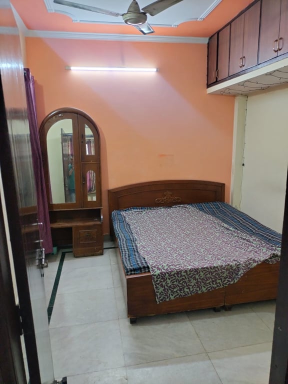 1 BHK Fully Furnished Flat in DDA Madangir Delhi thumbnail 5