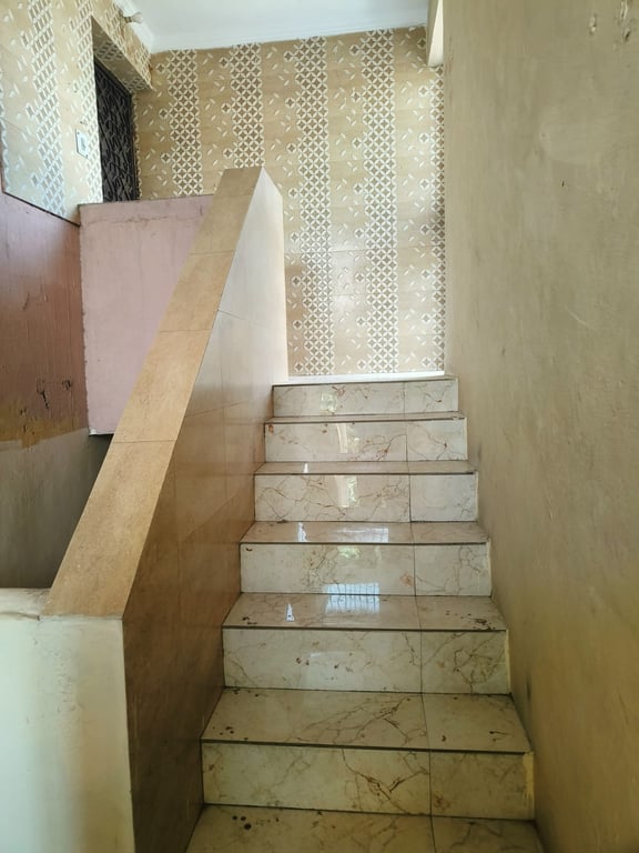 3rd and 4th floor for sale in Shalimar Bagh thumbnail 2