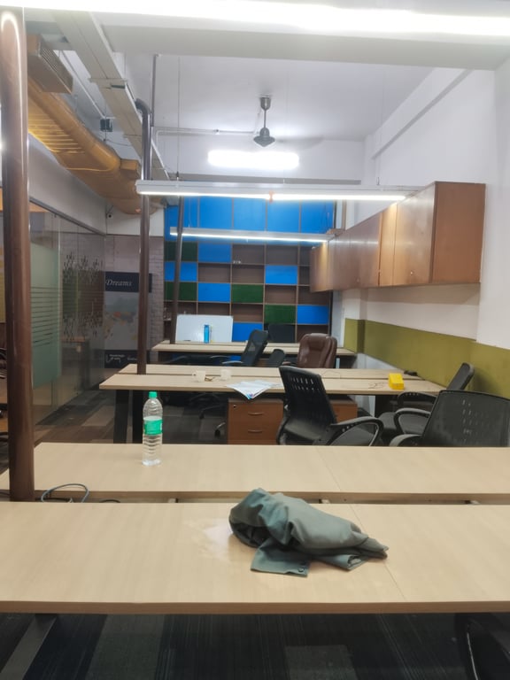 Commercial office space 1100 sqft thumbnail 2