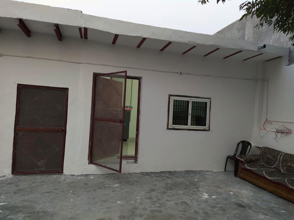 200 gaj plot with 2 Bed room with 2 washroom & kitchen - 1