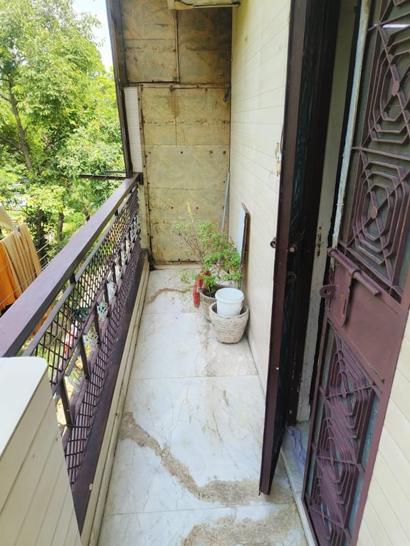 3rd and 4th floor for sale in Shalimar Bagh thumbnail 14