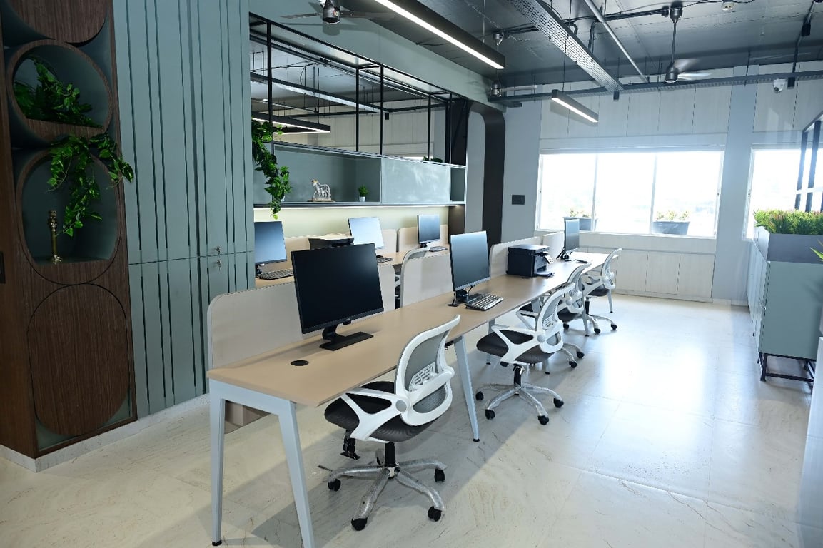 Luxurious office space for long lease thumbnail 12