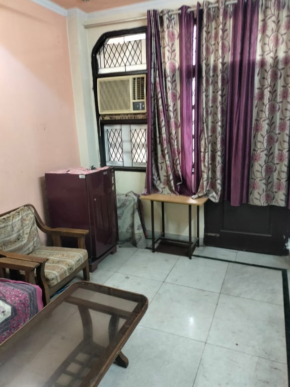 1 BHK Fully Furnished Flat in DDA Madangir Delhi thumbnail 4