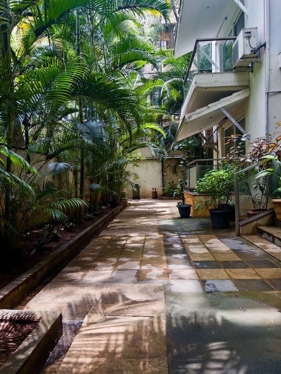 RENT - Spacious 3 BHK in CBD at Rest House Road, Off. M.G Road, Bangalore thumbnail 2