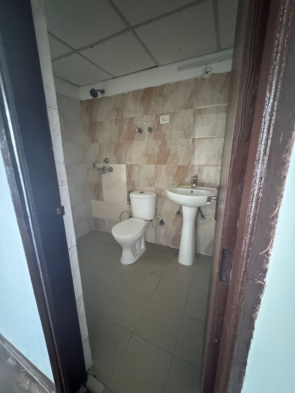 2BHK Flat for Rent in Ajnara Le Garden, Noida Extension – 995 SQFT thumbnail 5