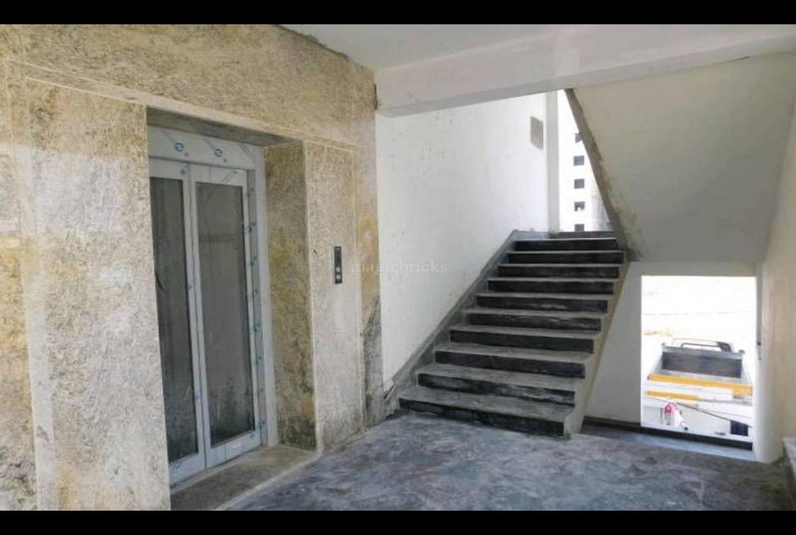 Commercial property suitable for offices, Schools or colleges and similar establishments - 1