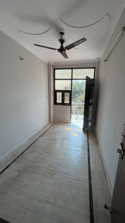 65 SQ yard proeprty for sale in Sagarpur thumbnail 4