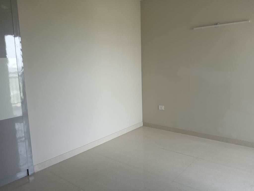 2BHK Flat Available For Rent in Eldeco Live By The Greens ( Noida Sector 150 ) thumbnail 4