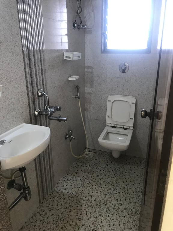 1bhk flat for rent available at Goregoan west thumbnail 3