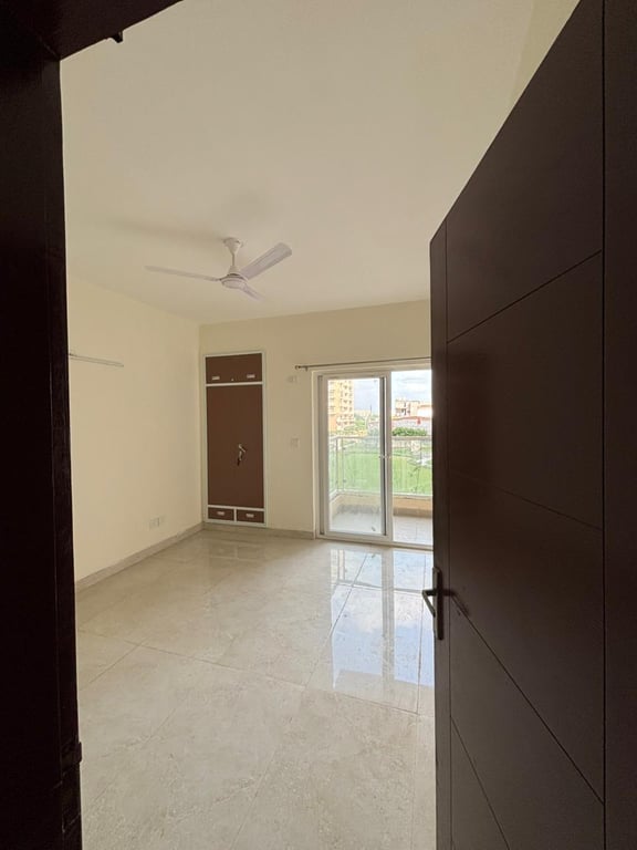 Newly built semi furnished 2BHK flat for rent in eldeco acllaim sohna gurgaon haryana thumbnail 3