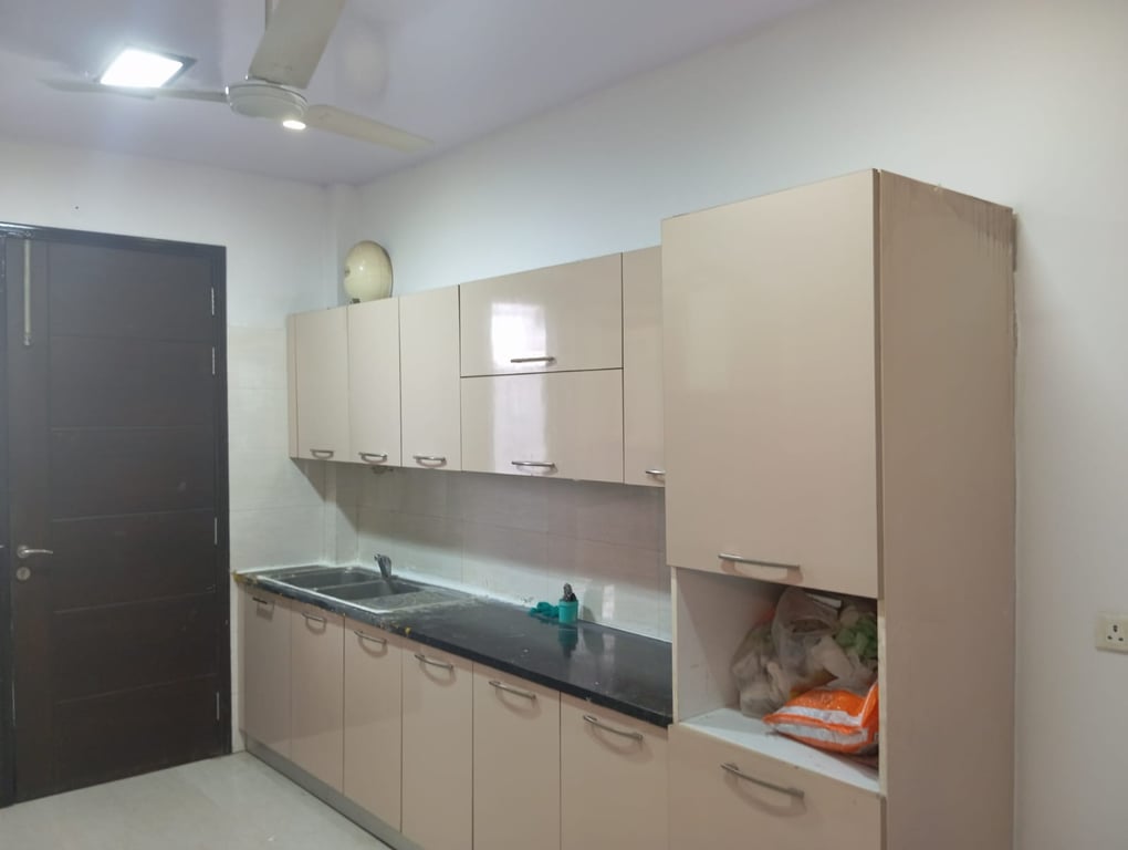 Luxurious 3BHK Builder Floor thumbnail 13