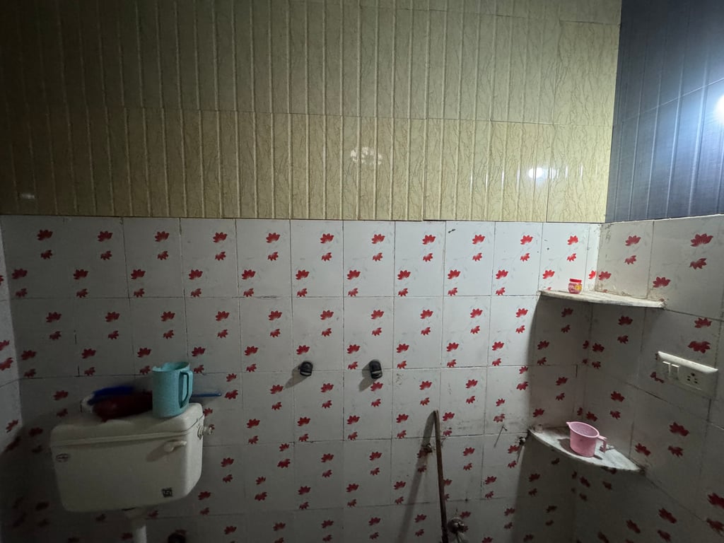 1rk room set in Noida sector 51 thumbnail 3