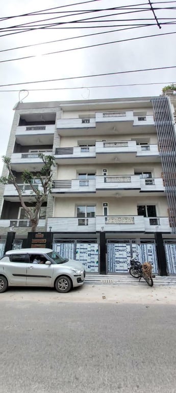 Defence colony 4 bhk thumbnail 9