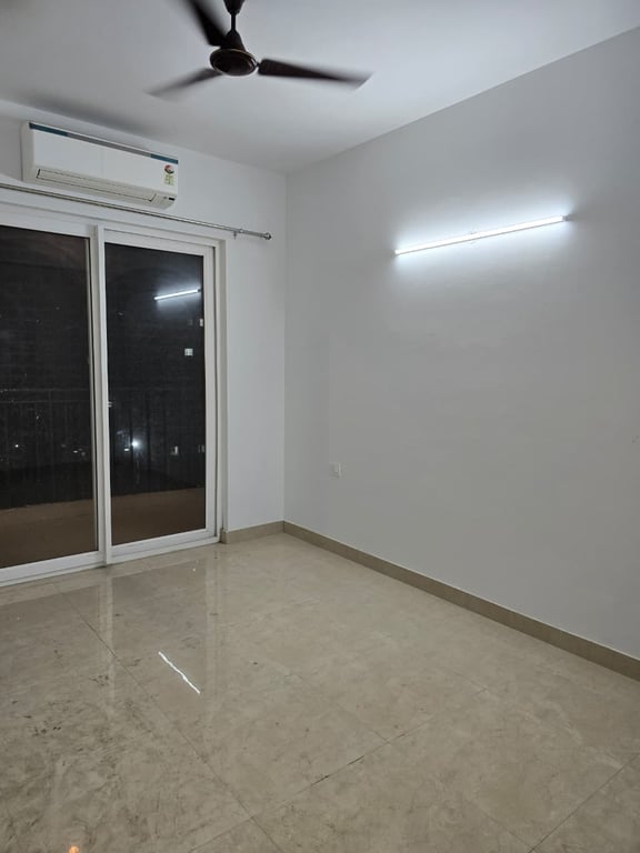 3 +1 BHK flat sec 150 thumbnail 6