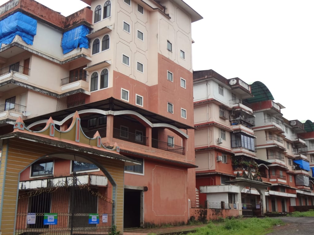 3bhk fully furnished 122sqmts in oldgoa with swimming pool, club house, children's play area,gym. thumbnail 11