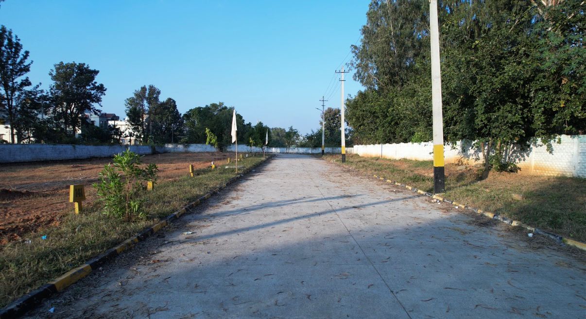 Plot near HCL park thumbnail 5