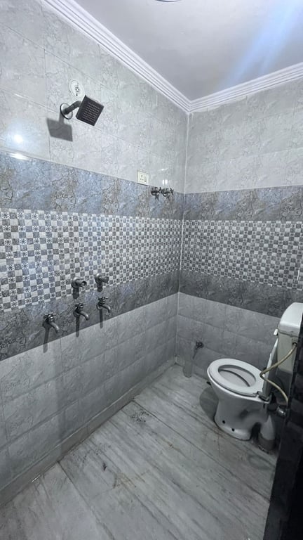 65 SQ yard proeprty for sale in Sagarpur thumbnail 3