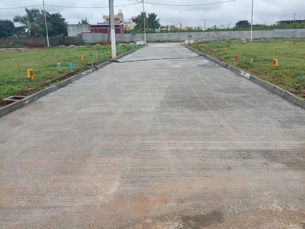 Conversion Site for Sale – Suradhenupura Gate, Near Rajanakunte, Airport Area, Bengaluru North thumbnail 5