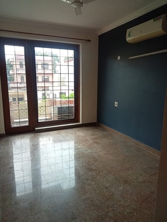 Spacious 1BHK near market thumbnail 1