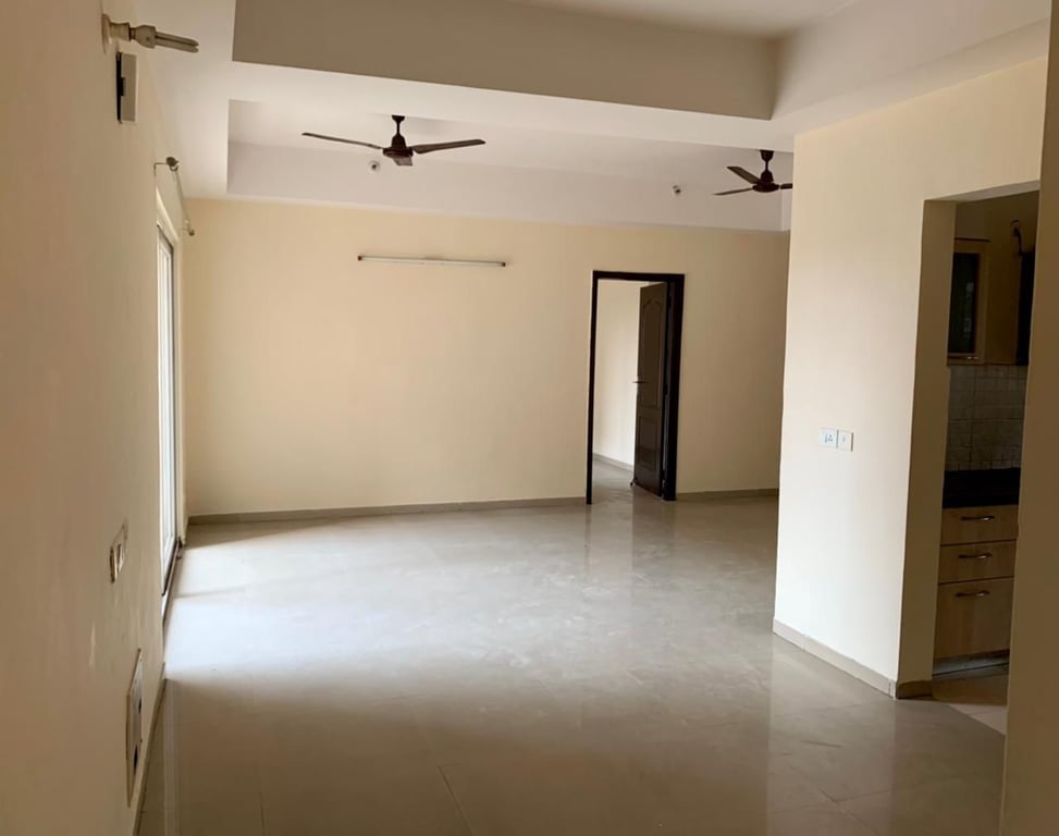 3BHK Flat for sale in Sunworld Vanalika Sector 107 thumbnail 6