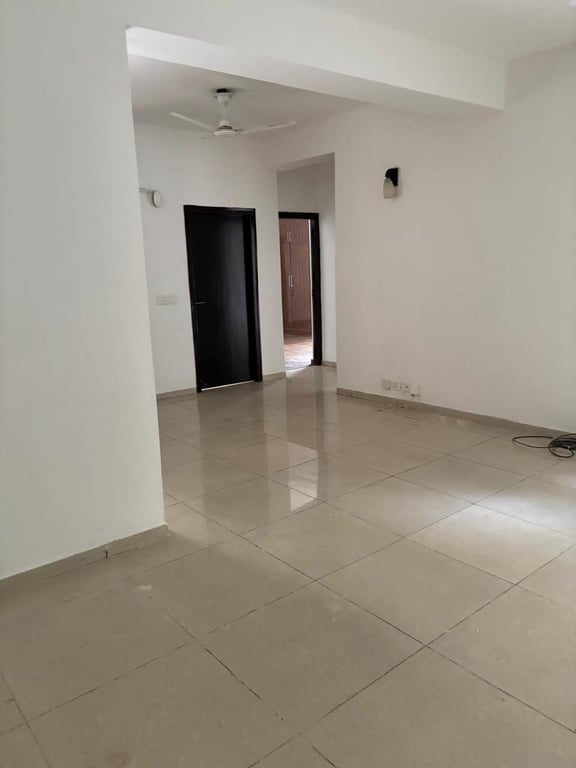 3 +1 BHK flat sec 150 thumbnail 2